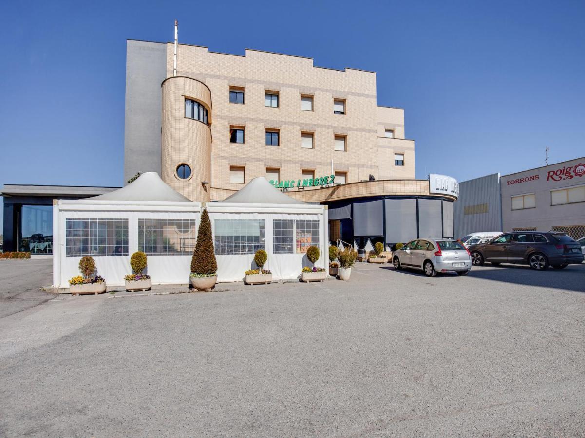 Hotel Restaurante Blanc I Negre 2 Agramunt Esterno foto